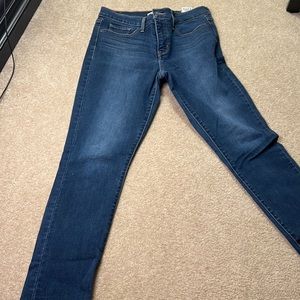 Levi 311 shaping skinny Jean- medium/ dark wash size 29